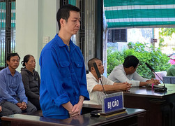 Đánh người sau va chạm giao thông, 3 thanh niên ở Huế bị đâm thương vong