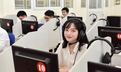 Nhiều trường cho sinh viên đi học trở lại sau mưa lũ