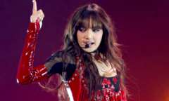 Sao Kpop 13/9: Báo Mỹ xếp màn trình diễn của Lisa là 'tệ nhất VMAs'