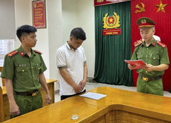 Phó Tổng giám đốc bị truy nã vì lừa đảo chiếm đoạt tài sản ra đầu thú