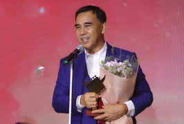 Showbiz 13/9: Quyền Linh phản hồi tranh cãi khi nhận giải Nam diễn viên xuất sắc