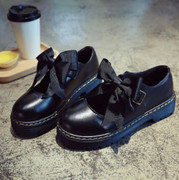 Những kiểu giày màu đen không nên sắm