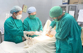 Người phụ nữ đi bộ 16 tiếng, vượt 40km đường rừng đến bệnh viện sinh con