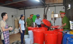 Thu giữ hàng chục nghìn bánh kẹo, bánh trung thu không rõ nguồn gốc xuất xứ