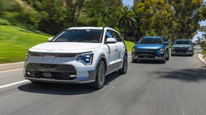 Xe hybrid hay xe điện tiết kiệm chi phí hơn?