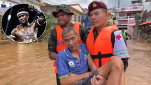 'Thánh Muay' xông vào vùng lũ giải cứu người dân Thái Lan