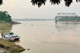 Tìm thấy thi thể nạn nhân đầu tiên vụ sập cầu Phong Châu ở Phú Thọ