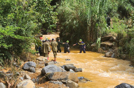 Ô tô, xe máy bị vùi lấp và cuốn trôi ở Cao Bằng: Tìm thấy 32 thi thể