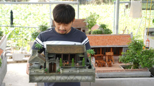 Chàng trai 9x và những ngôi nhà cổ Bắc Bộ thu nhỏ gợi ký ức tuổi thơ