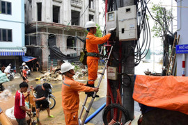 EVN cấp điện trở lại cho 98% khách hàng bị ảnh hưởng do bão, lũ