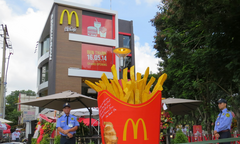 Sau Starbucks, đến lượt McDonald's đóng cửa chi nhánh 'đinh'