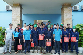 Thị xã Quế Võ trao tặng hơn 4.000 bánh Trung thu cho các em nhỏ