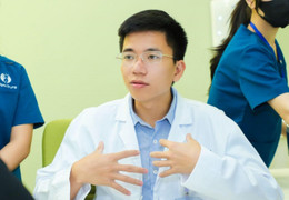 Bác sĩ bán ô tô 3 tỷ đồng lấy tiền ủng hộ người dân vùng lũ