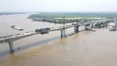 Hợp long cầu Đống Cao nối tuyến đường biển Nam Định với cao tốc Pháp Vân-Cầu Giẽ