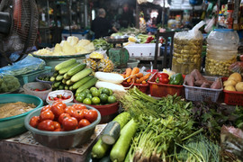 Hậu bão Yagi, hàng hóa thiết yếu giá ‘loạn cào cào’, bà nội trợ xót xa