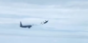 Trung Quốc tung video J-16 'thả trấu' vào máy bay Australia ở Biển Đông