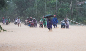 Dự báo thời tiết ngày mai 19/9: Miền Trung nhiều nơi mưa như trút