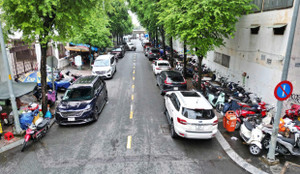 Hiện trạng tuyến đường thường bị lấn chiếm vỉa hè, sắp thành phố đi bộ ở TP.HCM