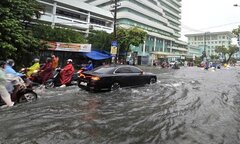 Nhiều tỉnh miền Trung cho học sinh nghỉ học tránh bão số 4