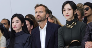 Sao Hoa ngữ 19/9: Huỳnh Hiểu Minh tái hôn, Đường Yên đọ sắc Song Hye Kyo 