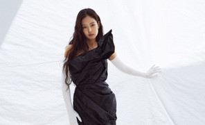 Sao Kpop 20/9: Jennie nói về bê bối hút thuốc, Kim Tae Hee 'trốn con' hẹn hò