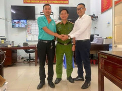 Bất ngờ tài khoản nhận được gần 700 triệu, tài xế taxi tìm người trả lại