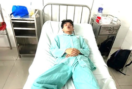 Nam sinh đánh bạn nhập viện vì nghĩ bị 'nhìn đểu'