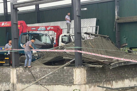 Sập giàn giáo mái bê tông, 2 người tử vong