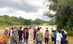 Hai nữ sinh Nghệ An bị nước cuốn trôi, một em mất tích
