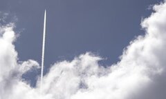 Quân đội Israel xác nhận 100 quả rocket được bắn từ Lebanon chỉ trong vài giờ