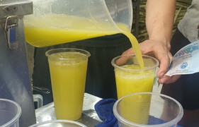 Ai không nên uống nước mía?