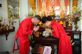 Chàng Tây quyết ở rể Việt Nam vì mê kiểu gia đình nhiều thế hệ 