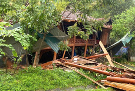 Sạt lở đất làm sập nhà, Nghệ An khẩn cấp di dời hàng chục hộ dân