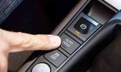 Tính năng Auto hold có hữu ích?