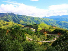 Những cung đường xuyên mây ở Tây Bắc khiến phượt thủ mê mẩn