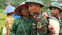 Người dân Làng Nủ khóc nấc, nghẹn ngào ôm chặt các chiến sĩ ngày chia tay