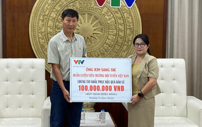 HLV tuyển Việt Nam Kim Sang-sik ủng hộ 100 triệu đồng khắc phục hậu quả bão lũ