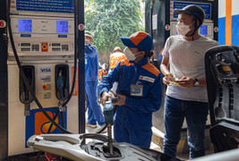 Giá xăng tăng cao nhất gần 800 đồng/lít