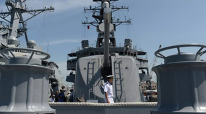 Tàu chiến Nhật Bản lần đầu đi qua eo biển Đài Loan 