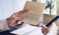 Mẹ có sổ tiết kiệm nhưng không còn minh mẫn, con có được rút tiền?