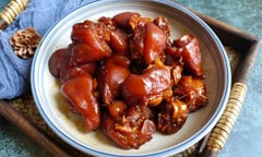 Cách làm móng giò kho tộ đậm đà đưa cơm