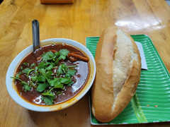 Những quán bánh mỳ sốt vang ngon nổi tiếng ở Hà Nội