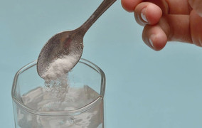 Điều gì xảy ra nếu uống nước muối đậm đặc mỗi ngày?