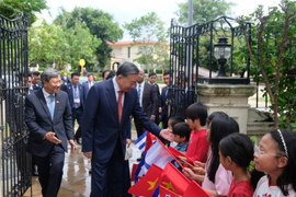 Tổng Bí thư, Chủ tịch nước thăm Đại sứ quán và cộng đồng người Việt Nam tại Cuba