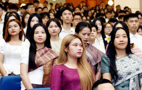 Hiệu trưởng ĐH Kinh tế quốc dân khuyên tân sinh viên học cách đối diện khó khăn