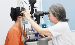 Món quà sinh nhật đặc biệt của người phụ nữ 10 năm chịu cảnh mù lòa