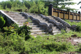 Hoang tàn di tích lăng mộ thân mẫu vị vua đầu tiên của Triều Nguyễn 