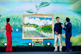 Bức tranh 'Hồi sinh' mang khát khao đi học của trẻ vùng cao được trả 1,3 tỷ đồng