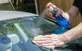 Cách xử lý kính lái bị mốc