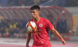 Cầu thủ CLB Công an Hà Nội triệt hạ đối phương, VFF phạt nặng
